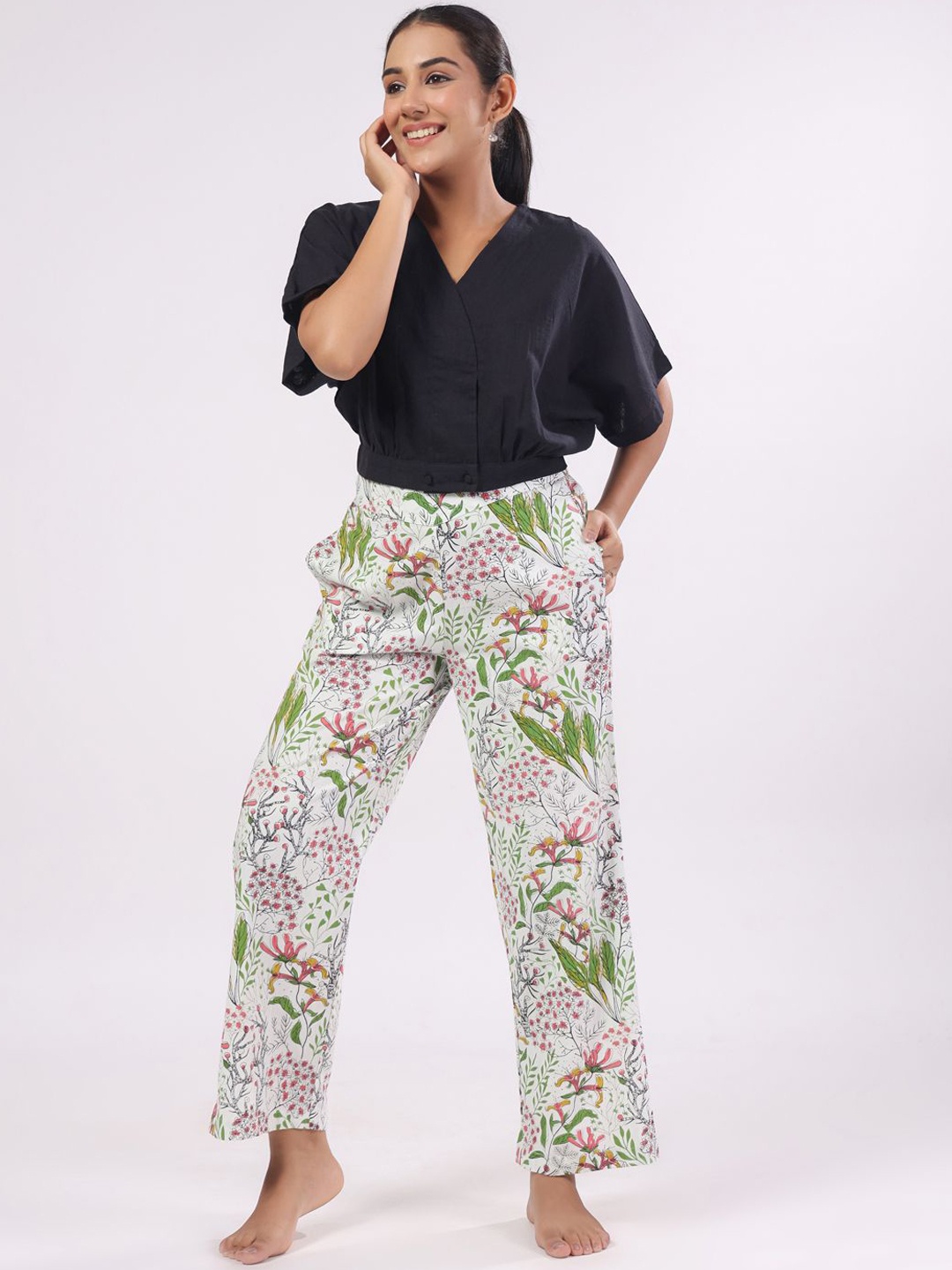 

SANSKRUTIHOMES Women Floral Print Pure Cotton Night suit, Black
