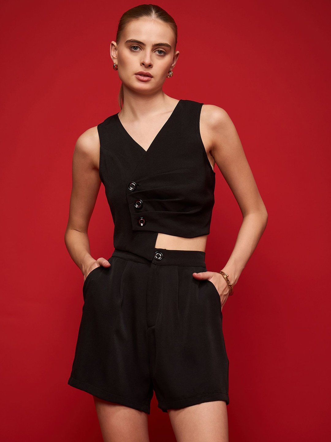 

URBANGRACE BY KASSUALLY V-Neck Front Pleated Crop Top With Shorts, Black