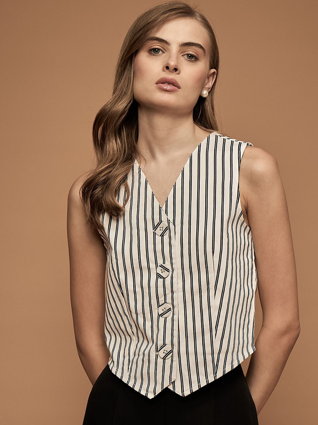

URBANGRACE BY KASSUALLY Striped Pure Cotton V-Neck Waistcoat, White