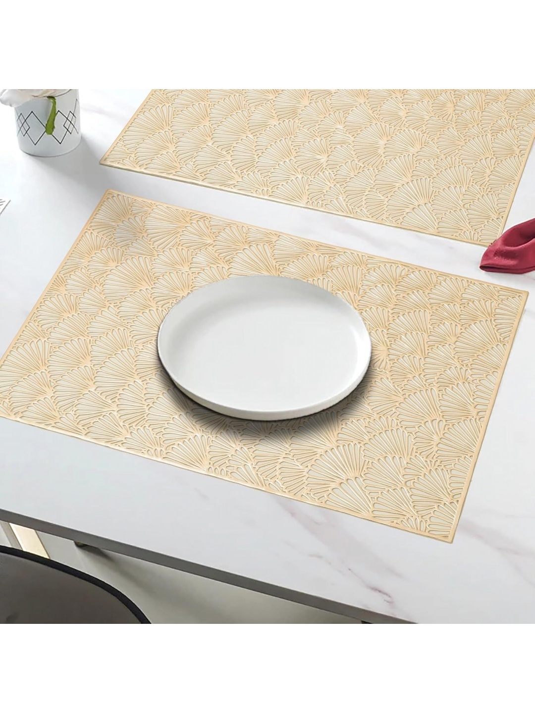 

THE HOME TALK Gold Toned 4 Pieces Textured Metal Ractangle Table Placemats