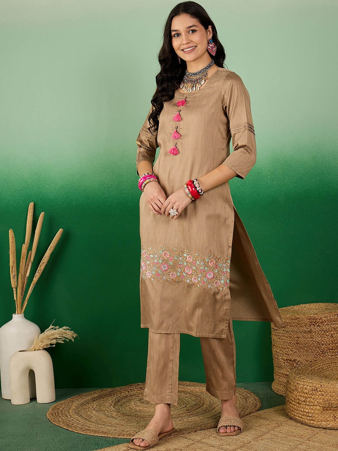 

Sangria Floral Thread Work Trendy Straight Kurta Set, Beige