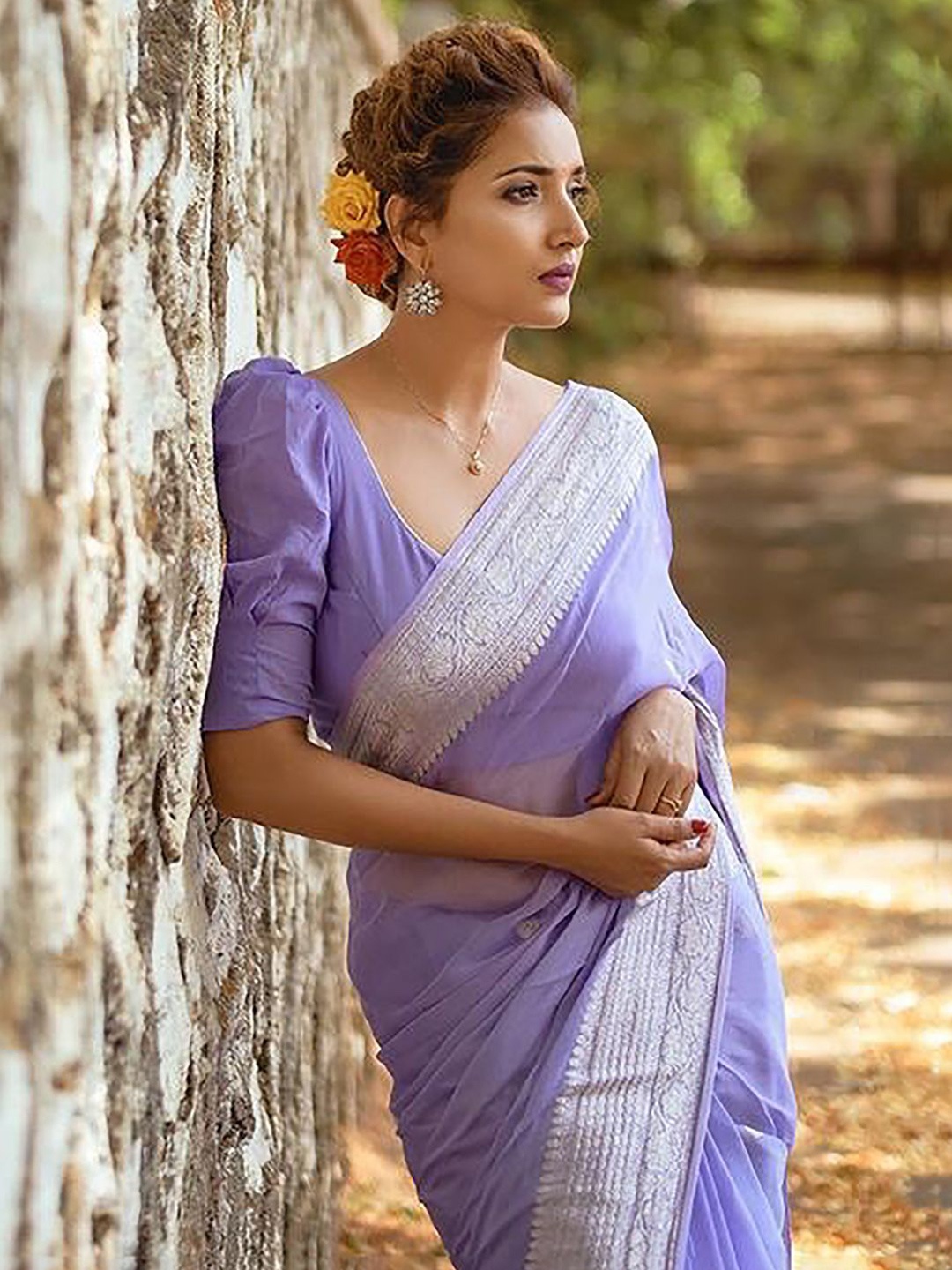 

Anouk Rustic Woven Design Zari Banarasi Saree, Lavender