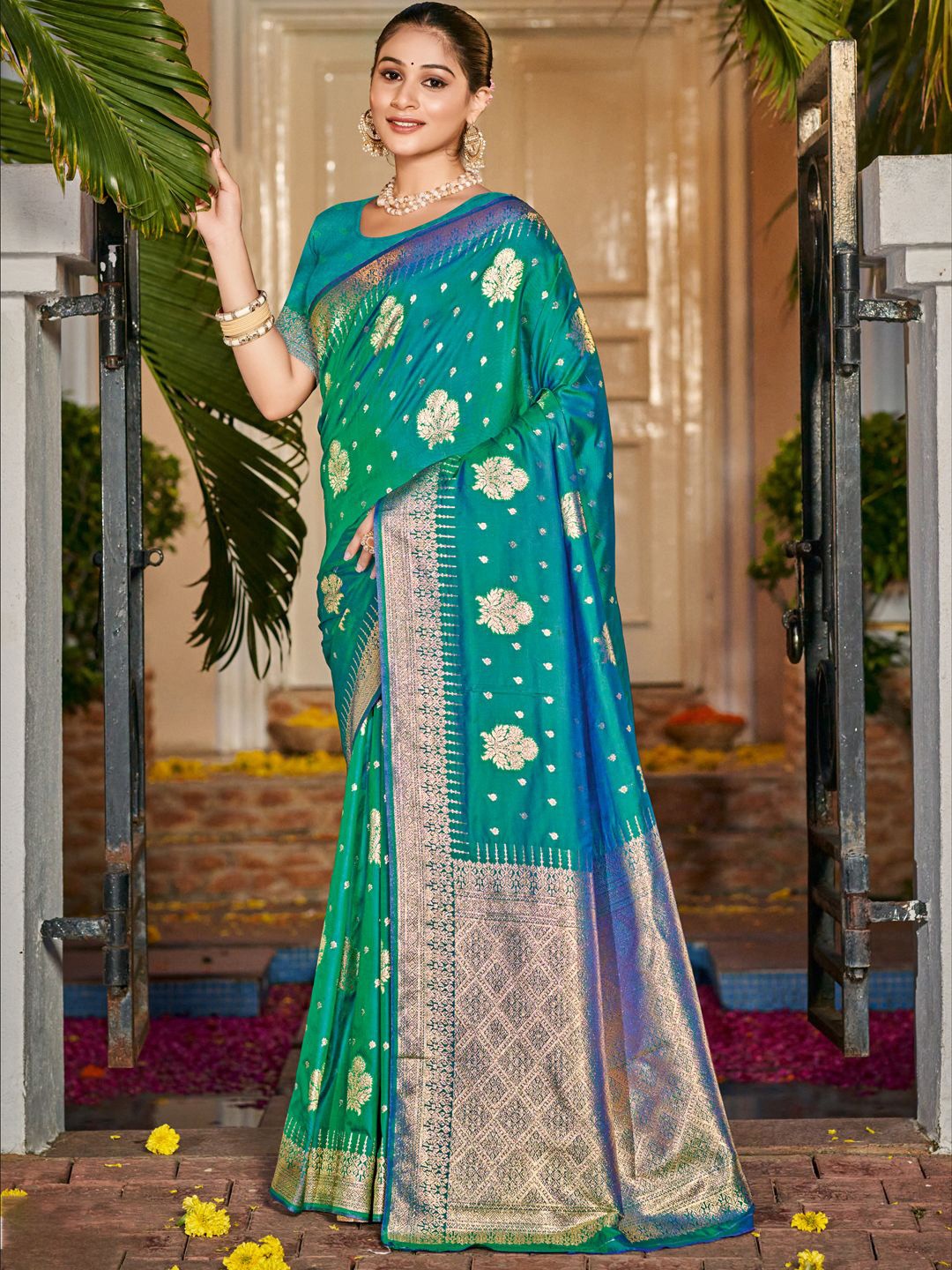 

SANGAM PRINTS Woven Design Zari Tussar Saree, Teal