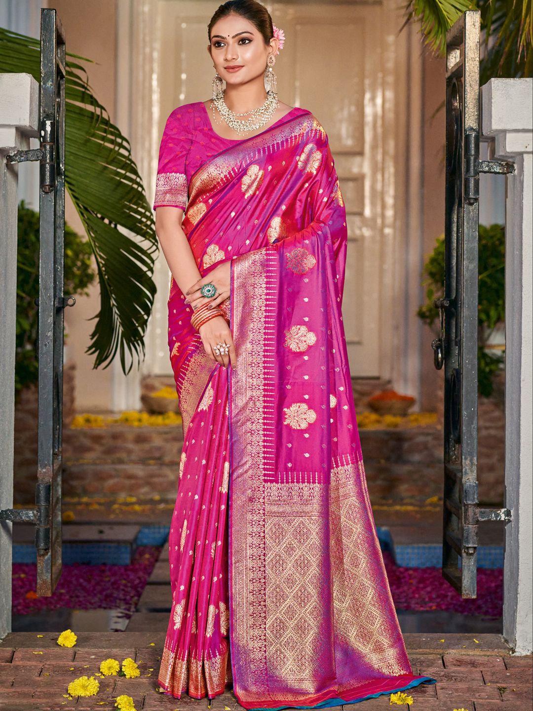 

SANGAM PRINTS Woven Design Zari Tussar Saree, Pink