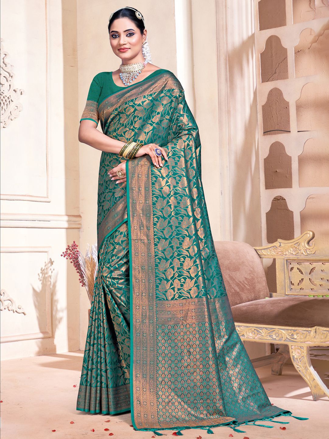 

SANGAM PRINTS Woven Design Zari Tussar Saree, Green