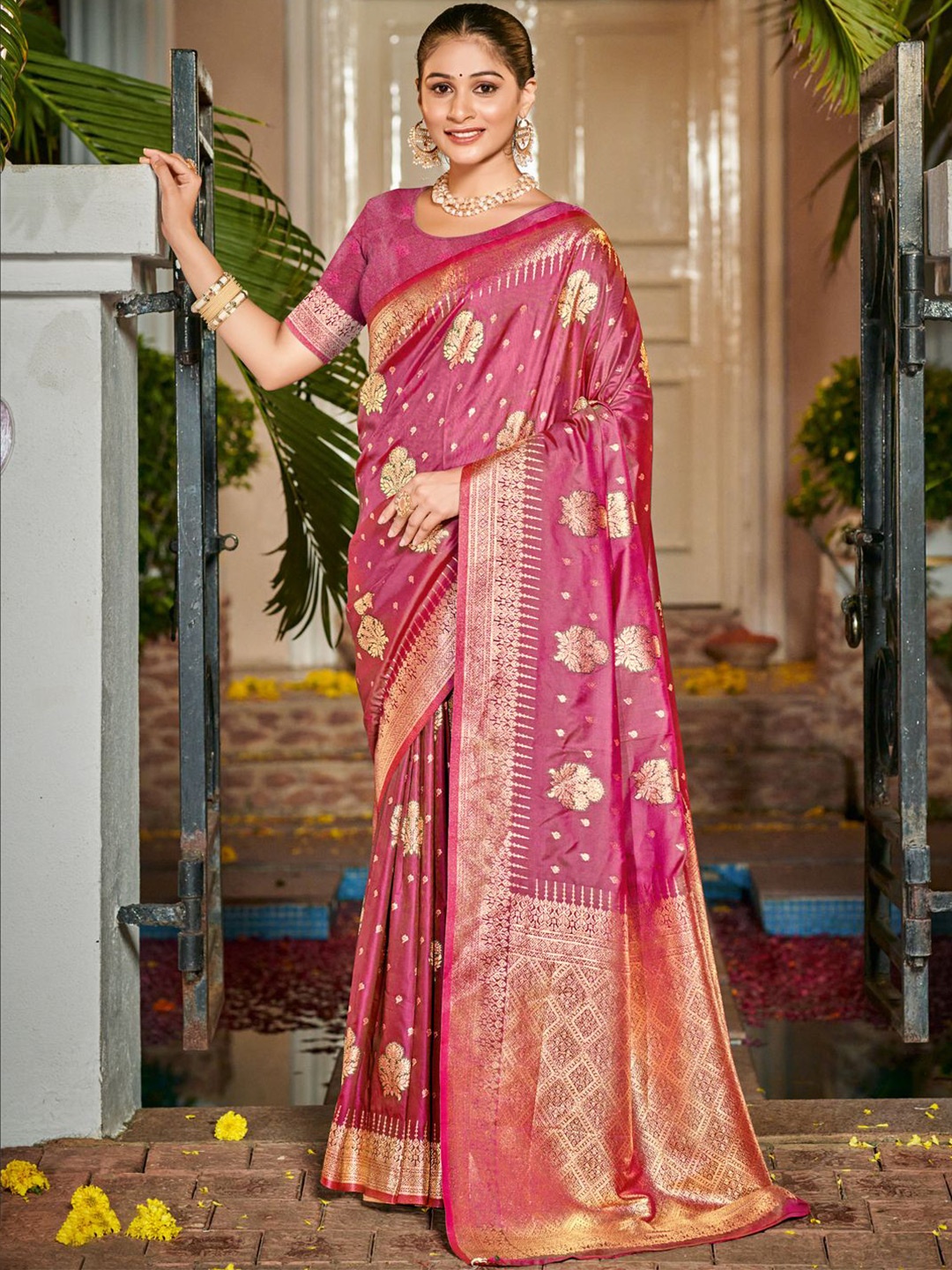 

SANGAM PRINTS Woven Design Zari Tussar Saree, Pink
