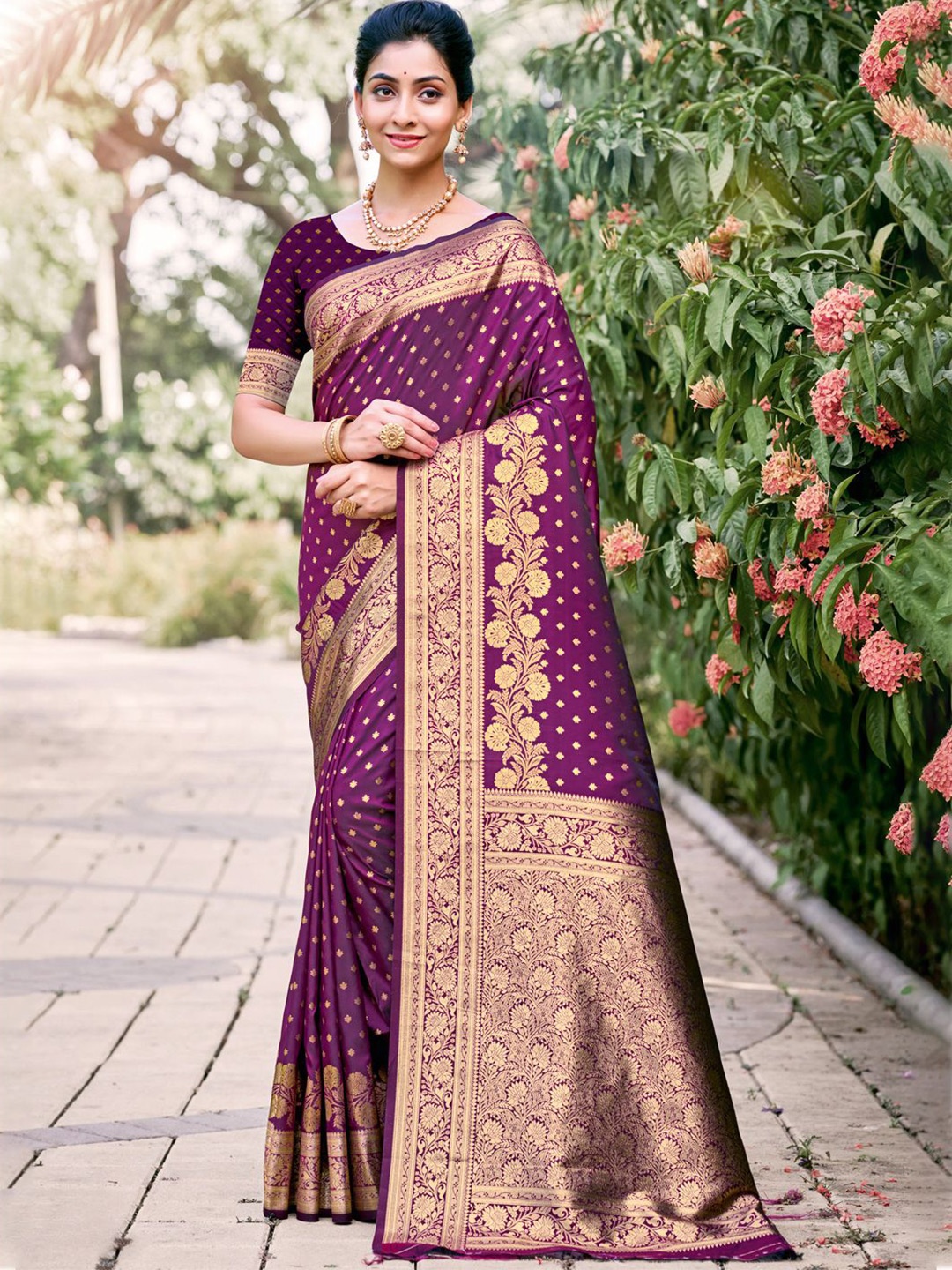 

SANGAM PRINTS Woven Design Zari Tussar Saree, Burgundy