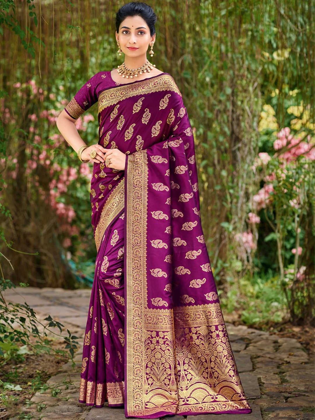 

SANGAM PRINTS Woven Design Zari Tussar Saree, Burgundy
