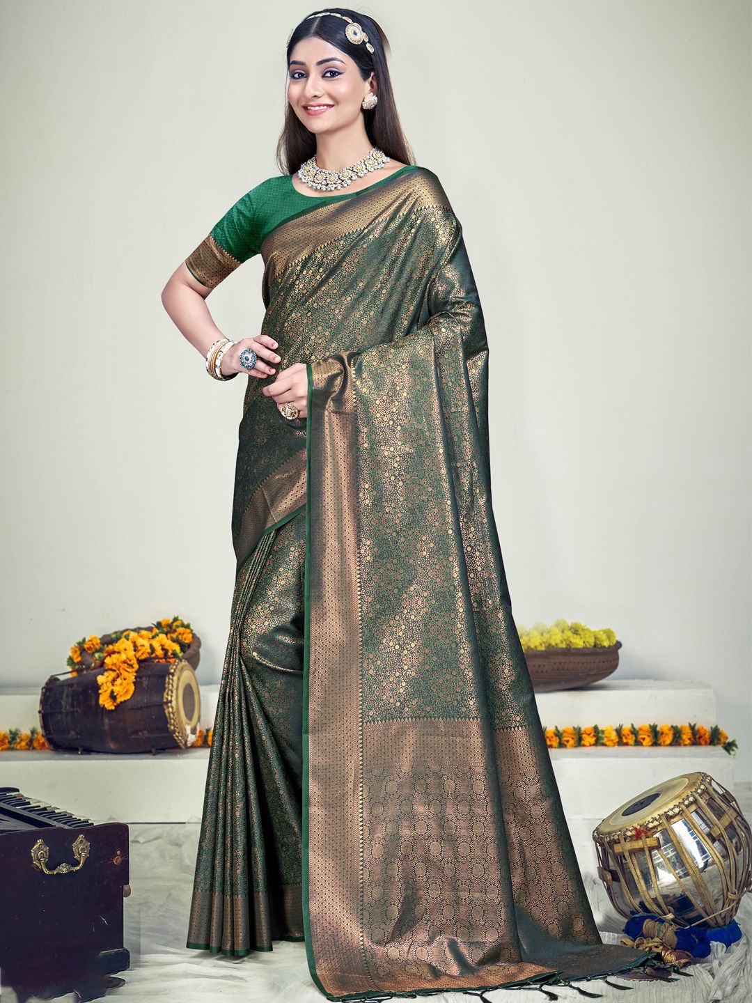 

SANGAM PRINTS Woven Design Zari Tussar Saree, Green