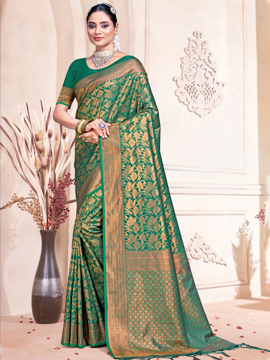 

SANGAM PRINTS Woven Design Zari Tussar Saree, Green