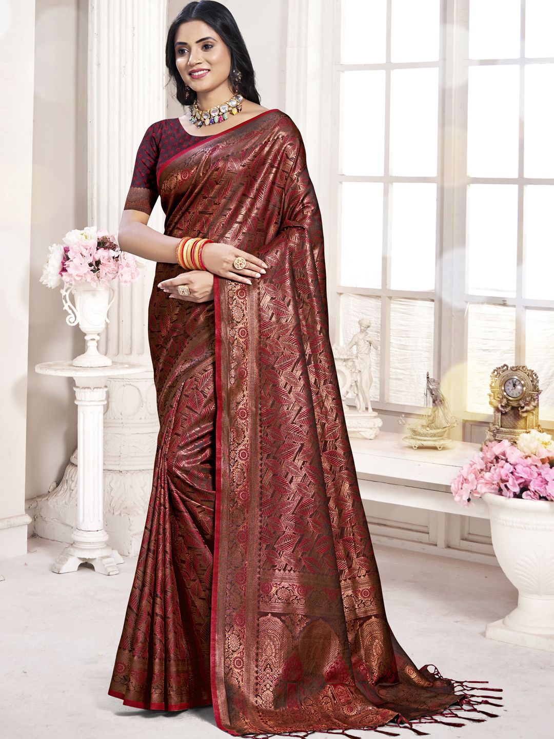 

SANGAM PRINTS Woven Design Zari Tussar Saree, Maroon