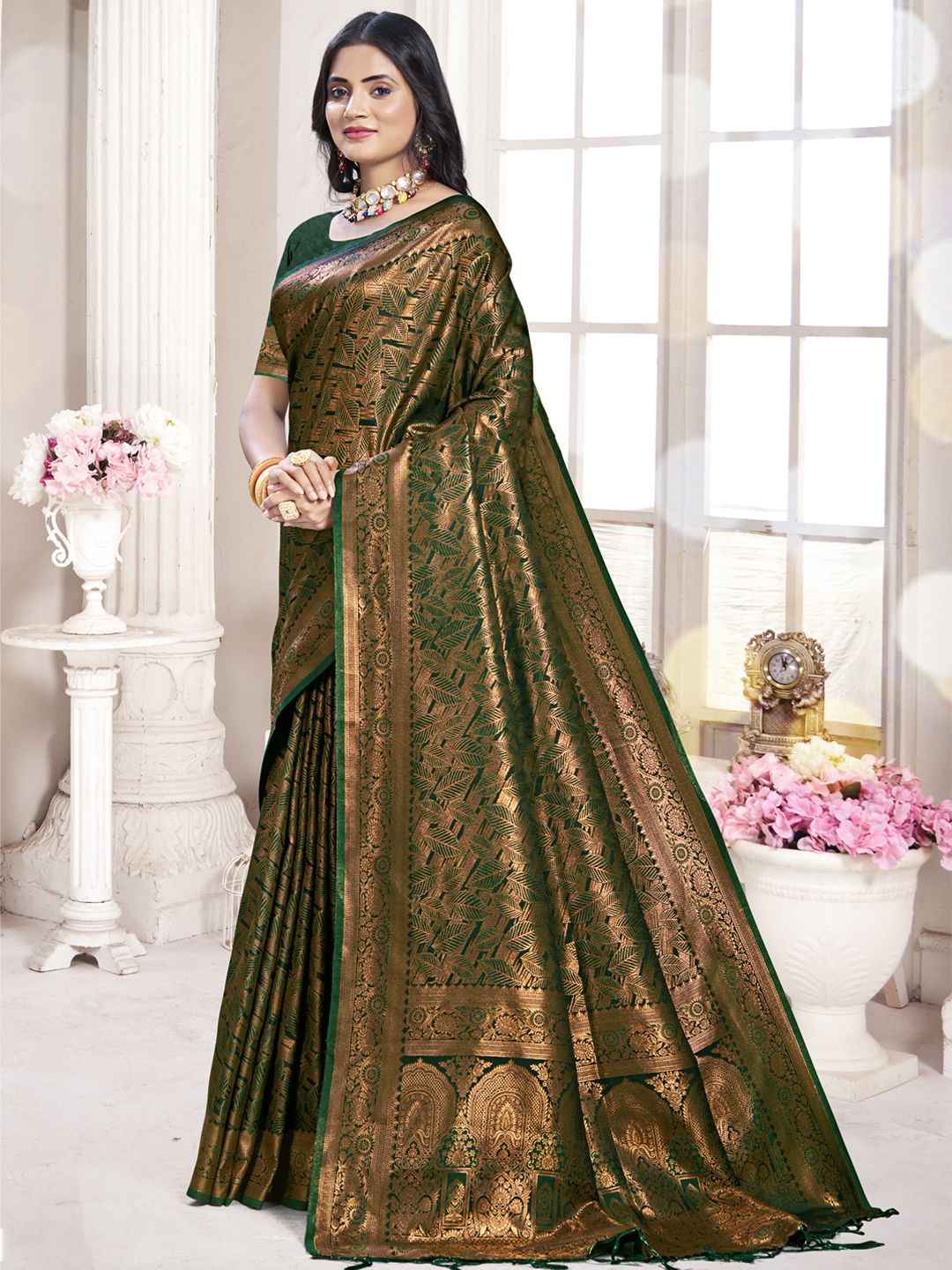 

SANGAM PRINTS Woven Design Zari Tussar Saree, Green