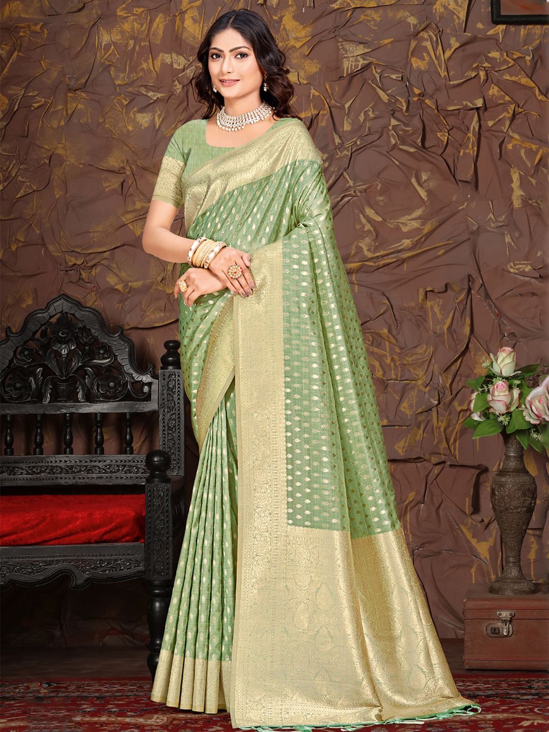 

SANGAM PRINTS Woven Design Zari Tussar Saree, Green