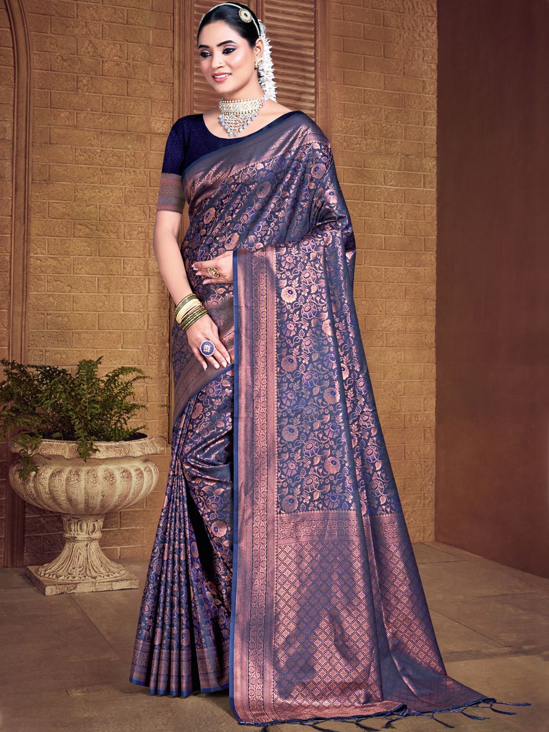 

SANGAM PRINTS Woven Design Zari Tussar Saree, Navy blue