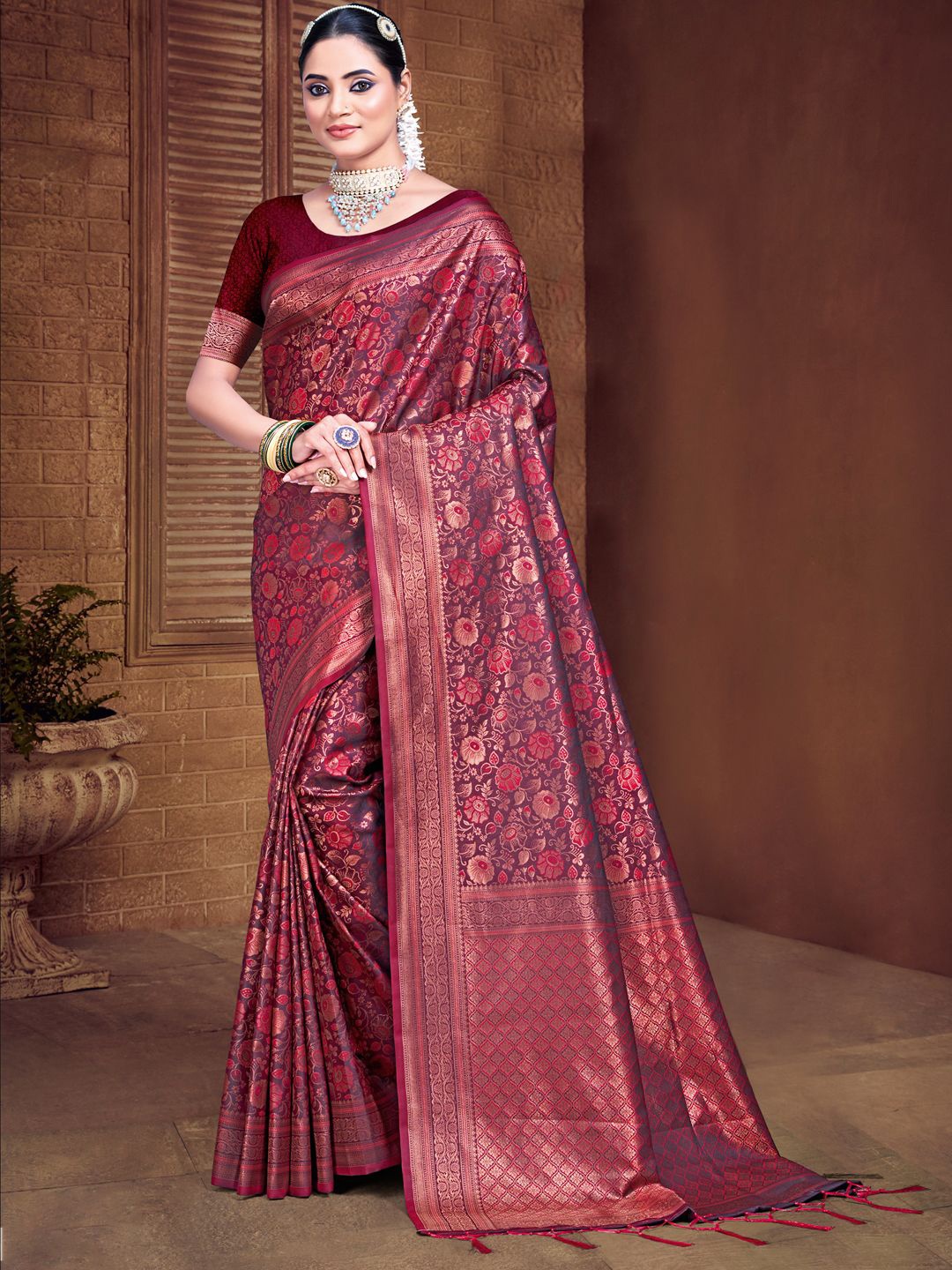 

SANGAM PRINTS Woven Design Zari Tussar Saree, Burgundy