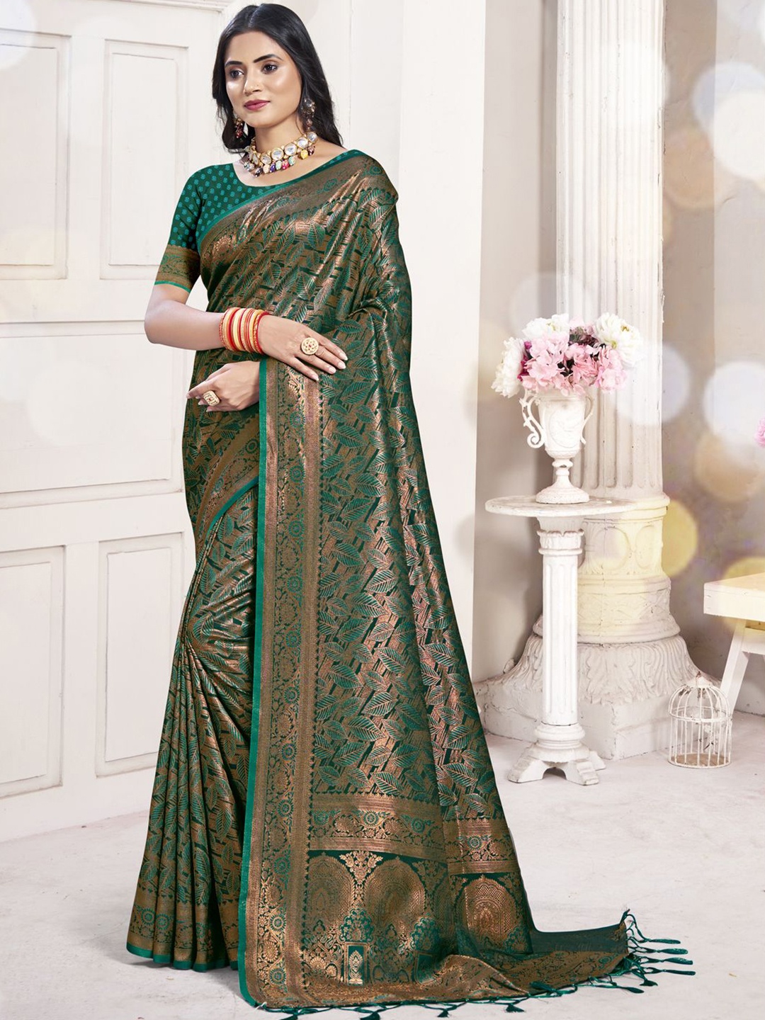

SANGAM PRINTS Floral Zari Tussar Saree, Green