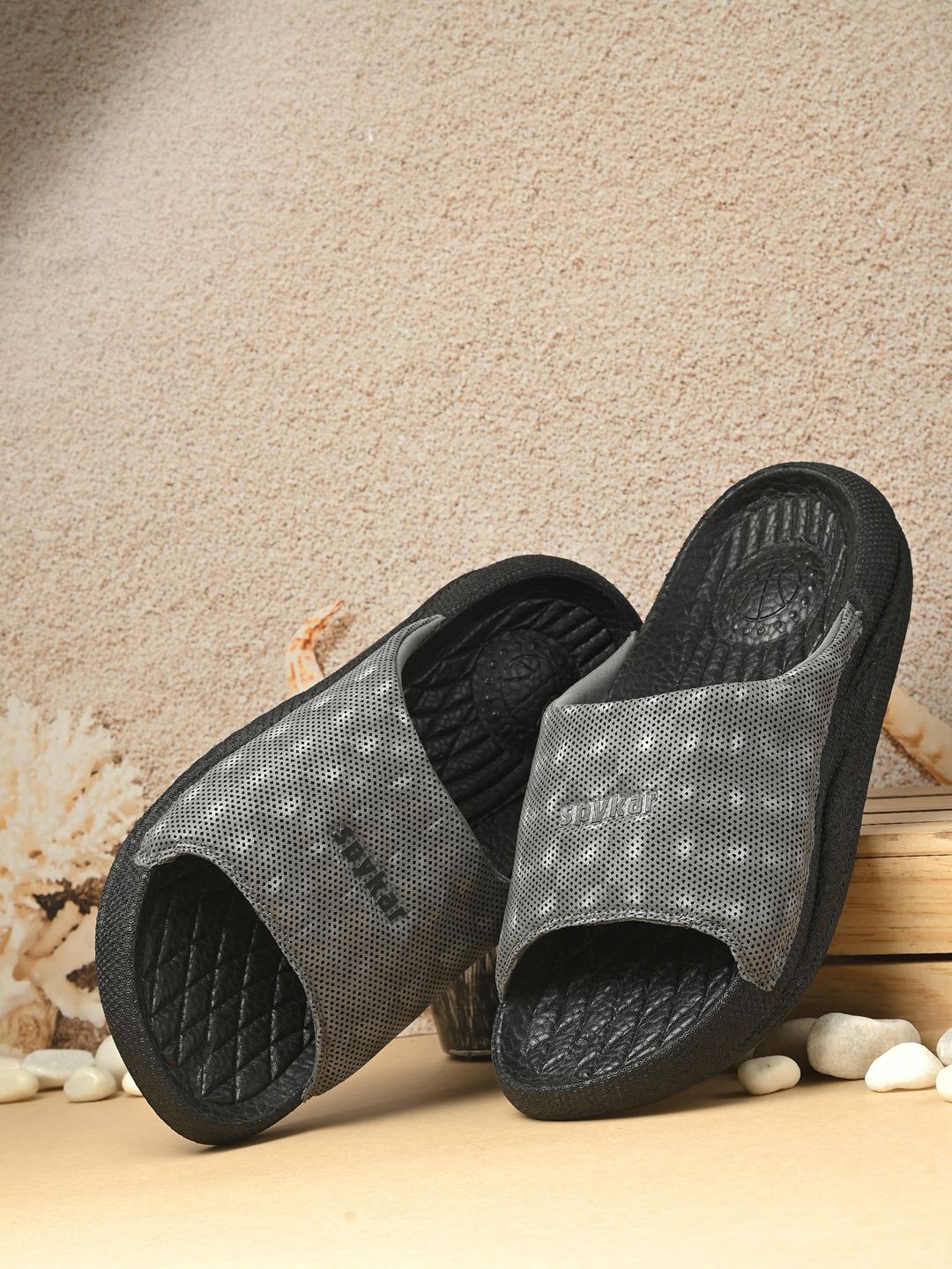 

SPYKAR Men Printed Sliders, Grey