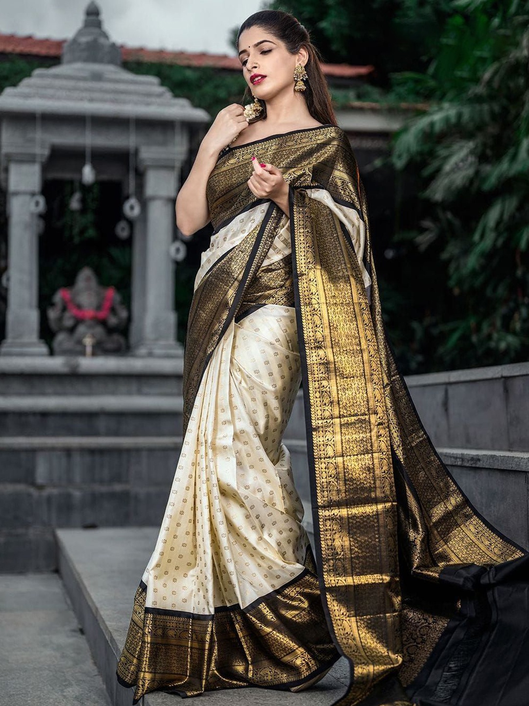 

Upalksh Woven Design Zari Kanjeevaram Saree, Beige