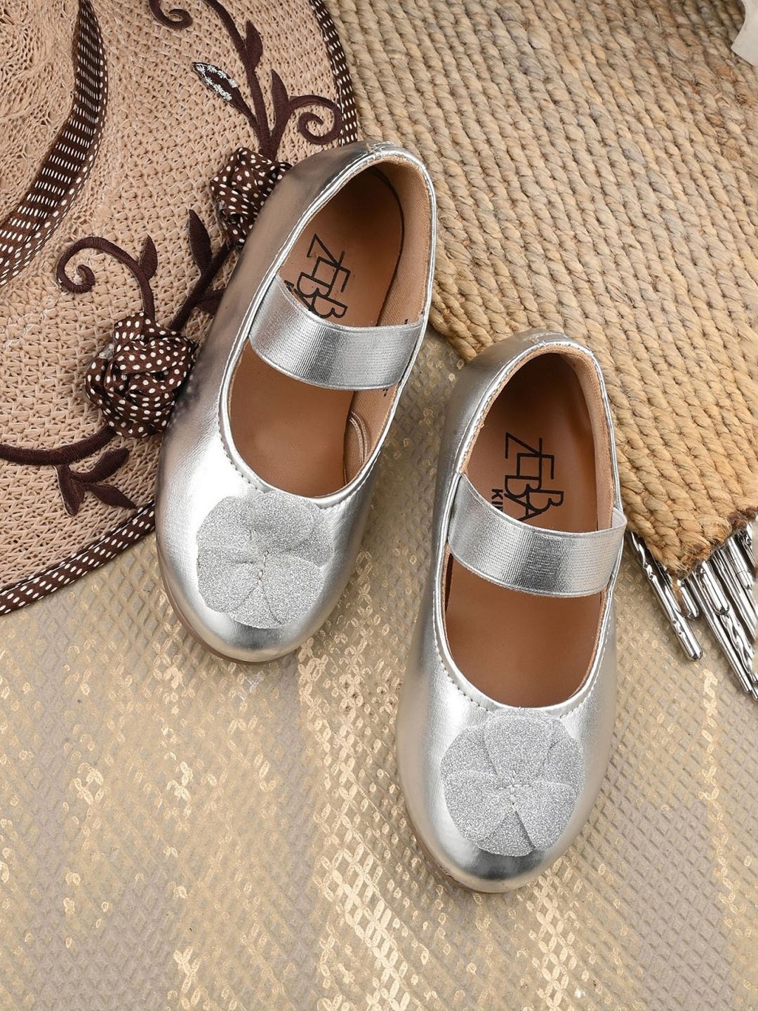 

Zebba Girls Applique Ballerinas Flats, Silver