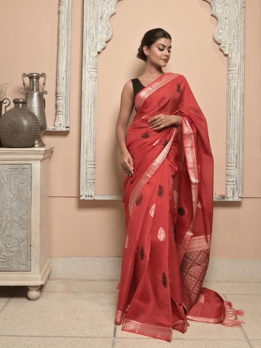 

DUSALA INDIA Woven Designed Zari Pure Silk Saree, Red