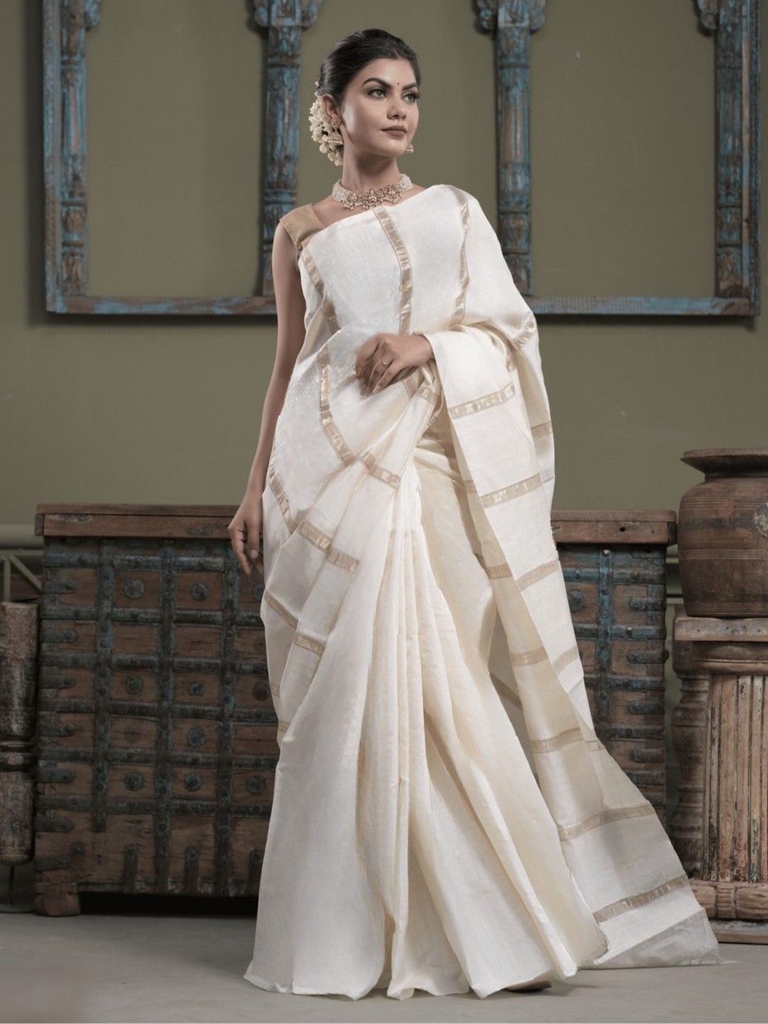 

DUSALA INDIA Woven Designed Pure Silk Saree, White