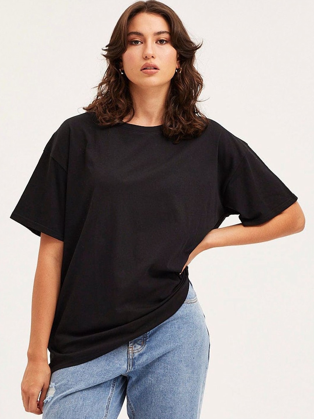 

CLAFOUTIS Men Colourblocked Extended Sleeves Pockets T-shirt, Black