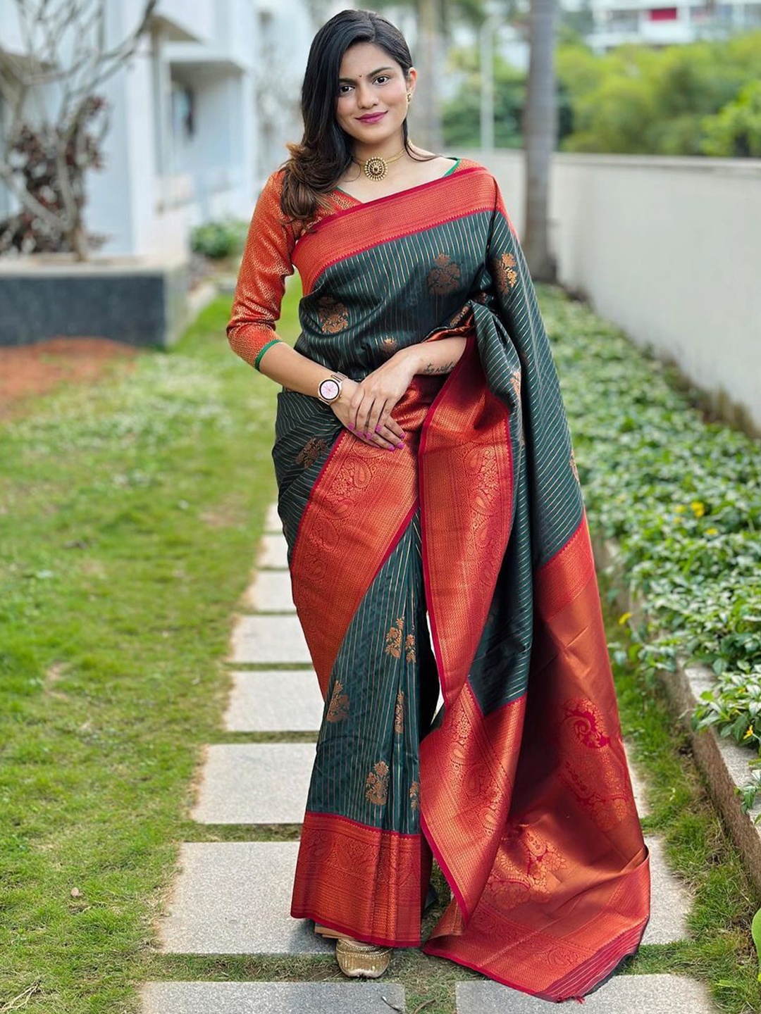 

Upalksh Woven Designed Zari Kanjeevaram Saree, Green