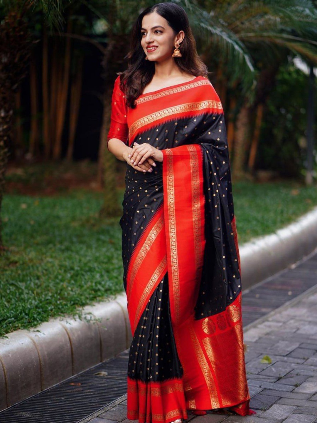 

Upalksh Woven Designed Zari Kanjeevaram Saree, Black