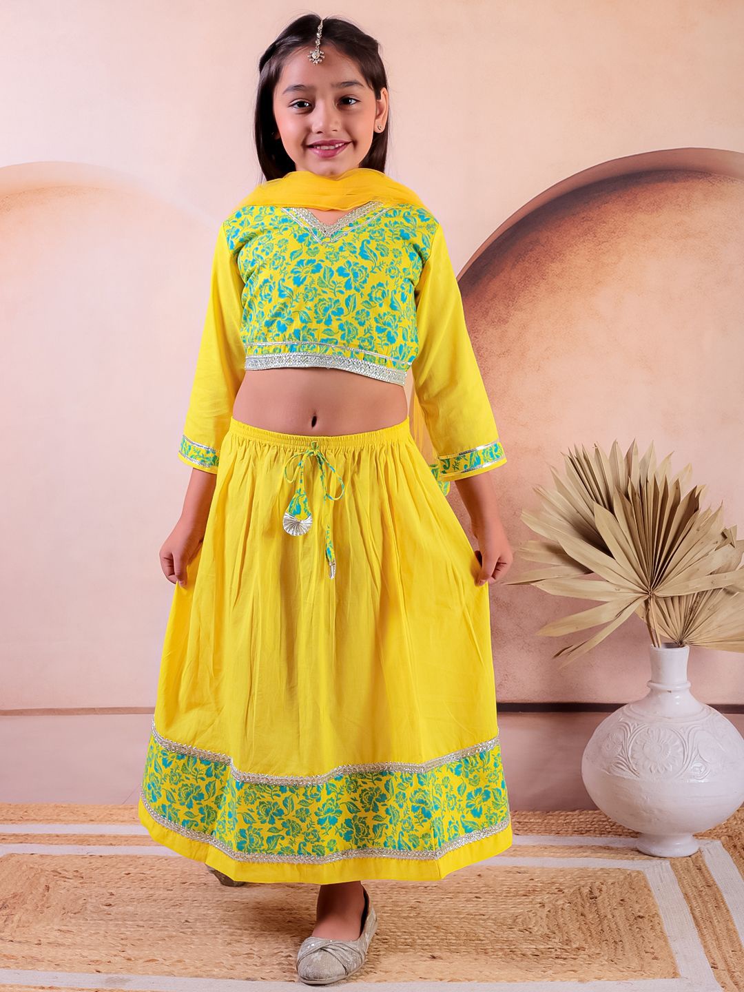 

JUNITOS Girls Printed V-Neck Pure Cotton Ready to Wear Lehenga & Blouse With Dupatta, Yellow