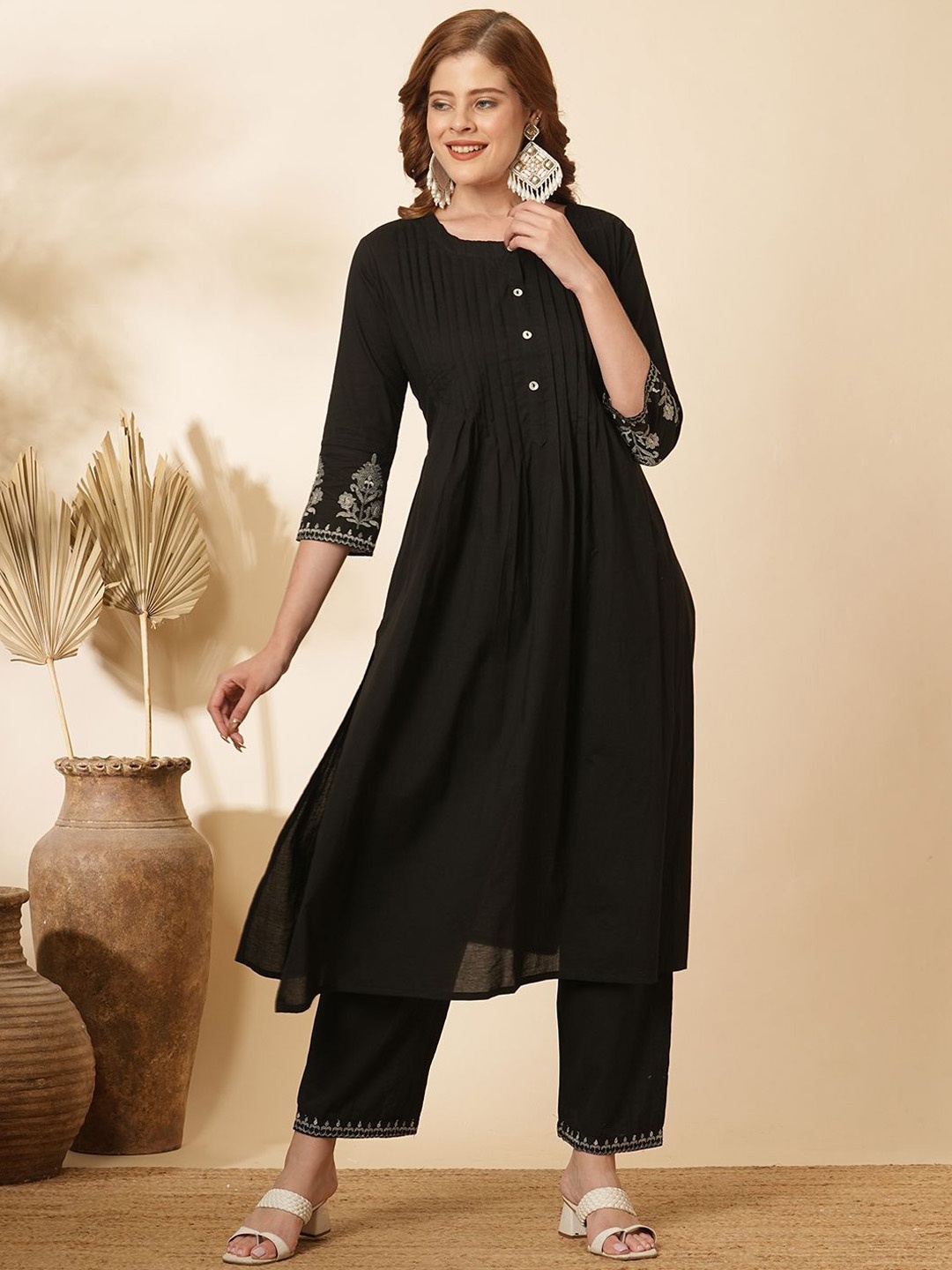 

FASHOR Burgundy Embroidered Round-Neck Tunic With Trousers, Black