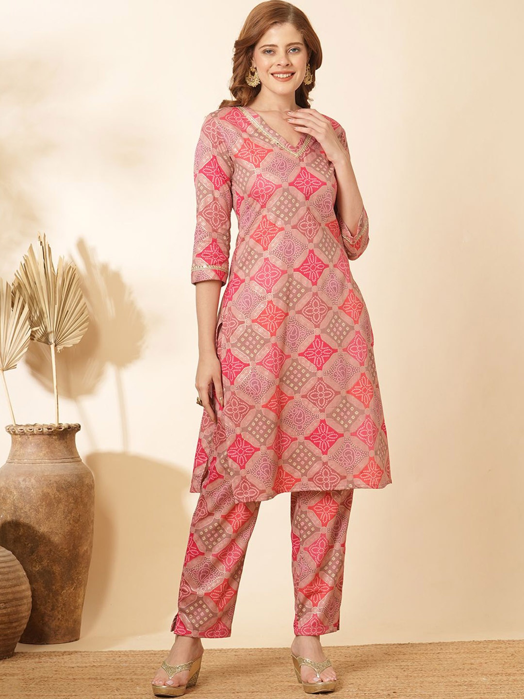 

FASHOR Bandhani Printed V-Neck Kurta With Trousers, Pink