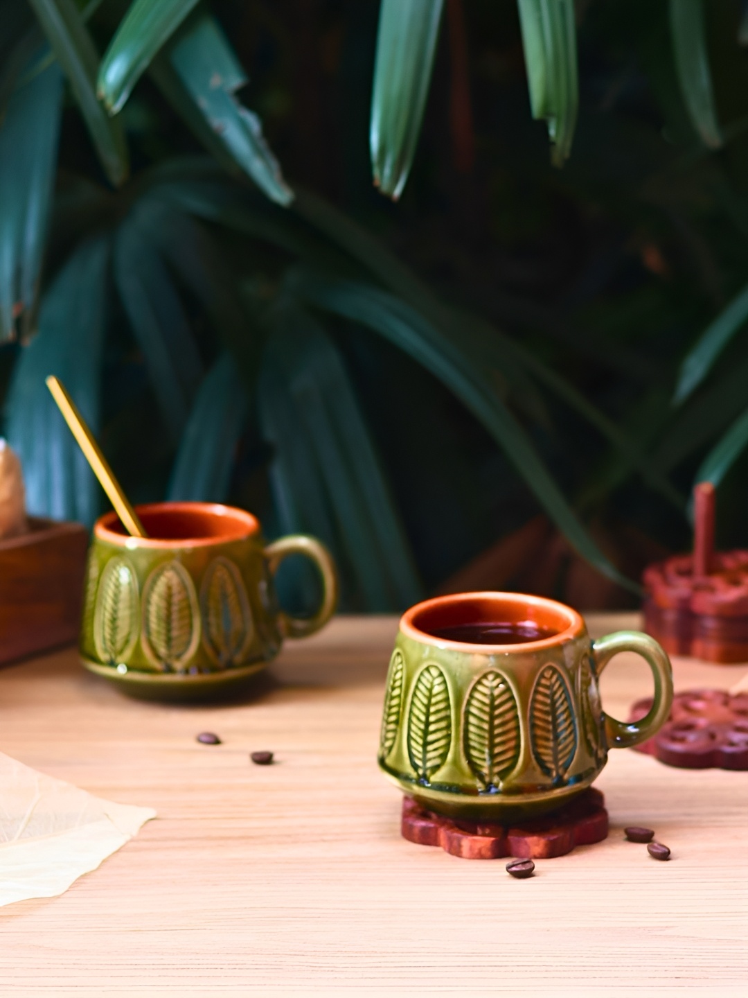 

WEAVING HOMES Green & Red 2 Pieces Textured Ceramic Glossy Mugs 200 ml