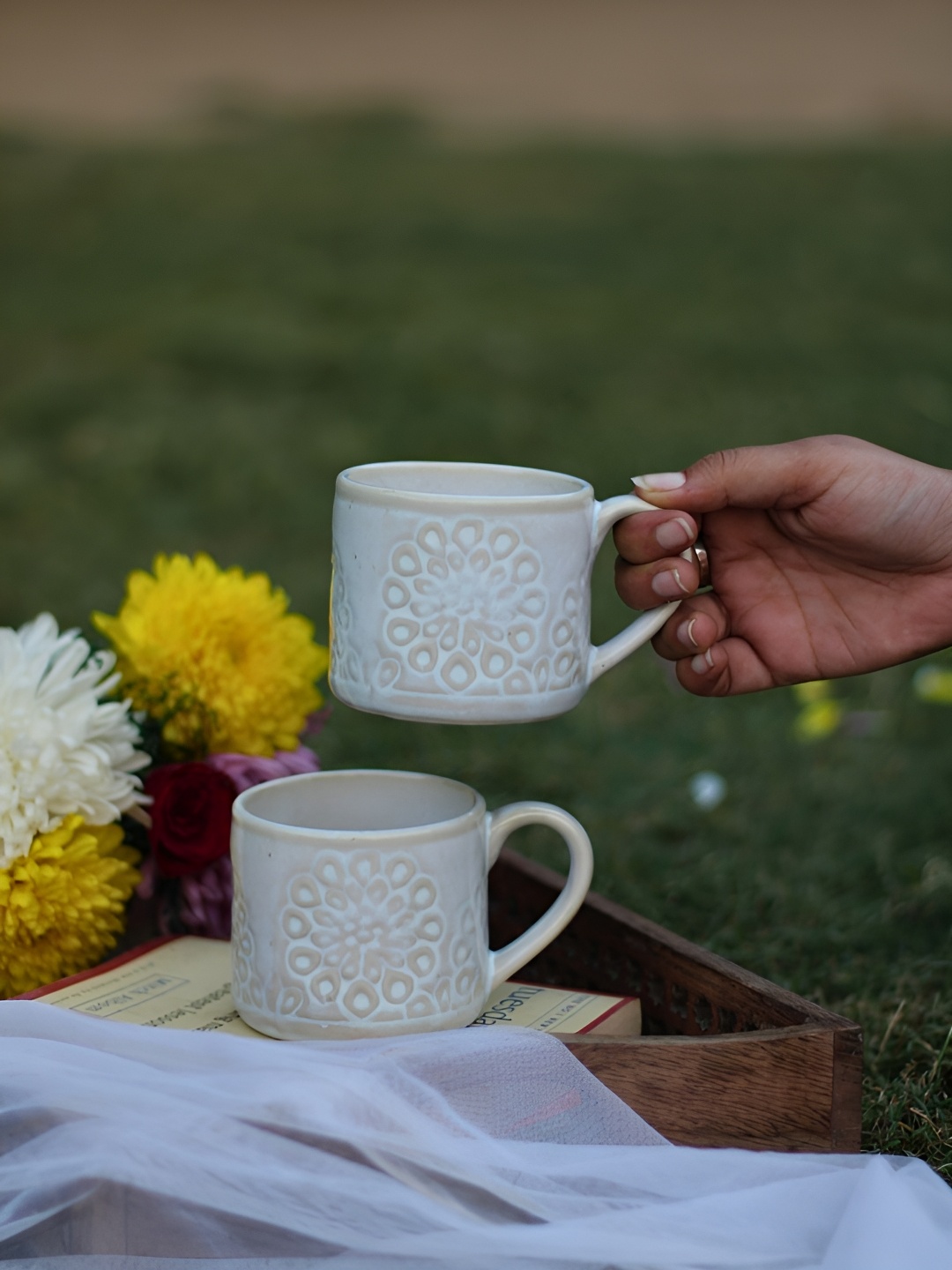 

WEAVING HOMES White & Beige 2 Pieces Textured Dishwasher Safe Ceramic Glossy Mugs 200 ml