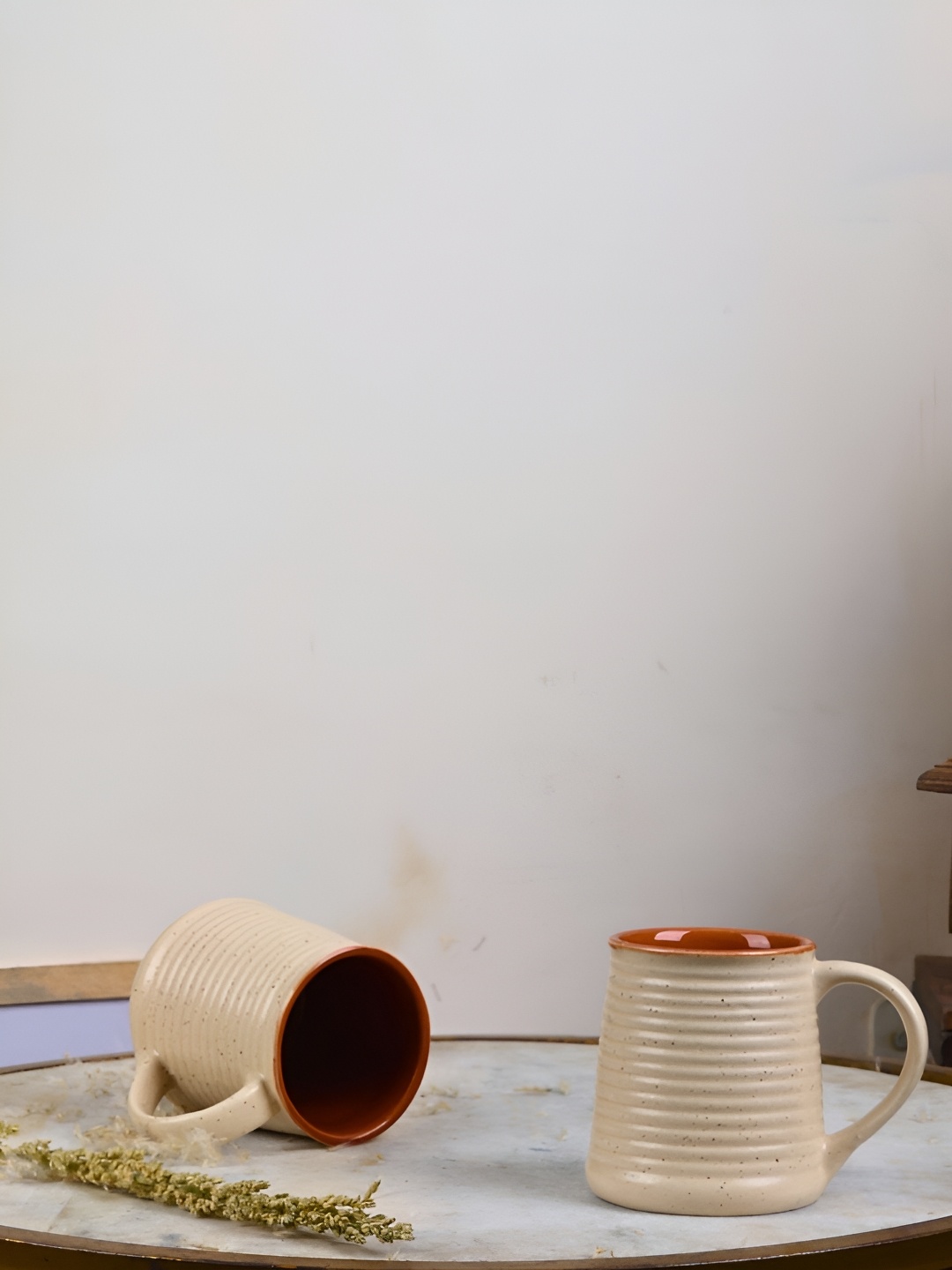

WEAVING HOMES White 2 Pieces Textured Dishwasher Safe Ceramic Glossy Mugs 210 ml