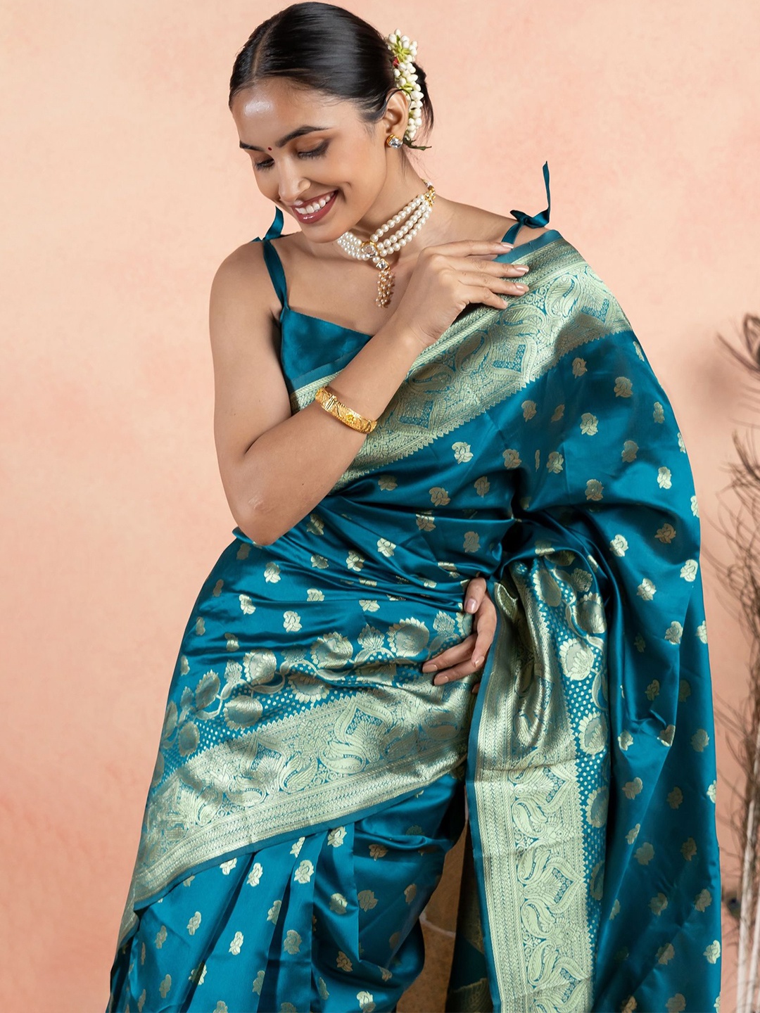 

Subham Ethnic Motifs Woven Designed Zari Saree, Blue