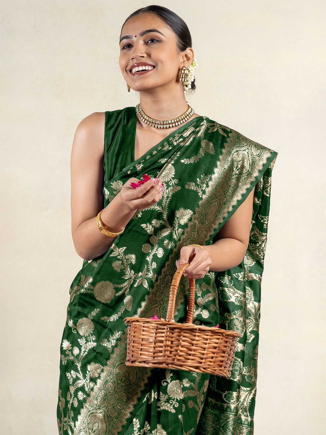 

Subham Ethnic Motifs Woven Designed Zari Saree, Green