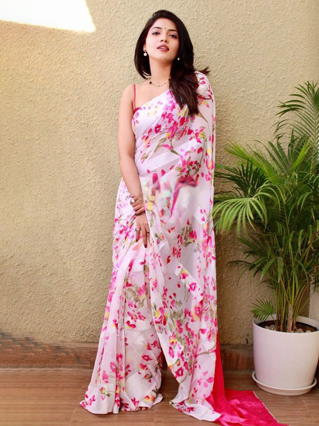 

SANJANA SILK Floral Printed Pure Georgette Saree, Pink