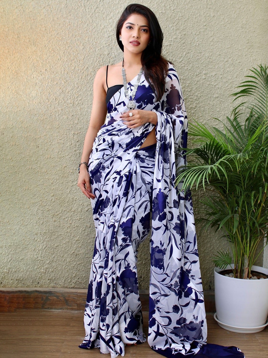 

SANJANA SILK Floral Printed Pure Georgette Saree, Navy blue