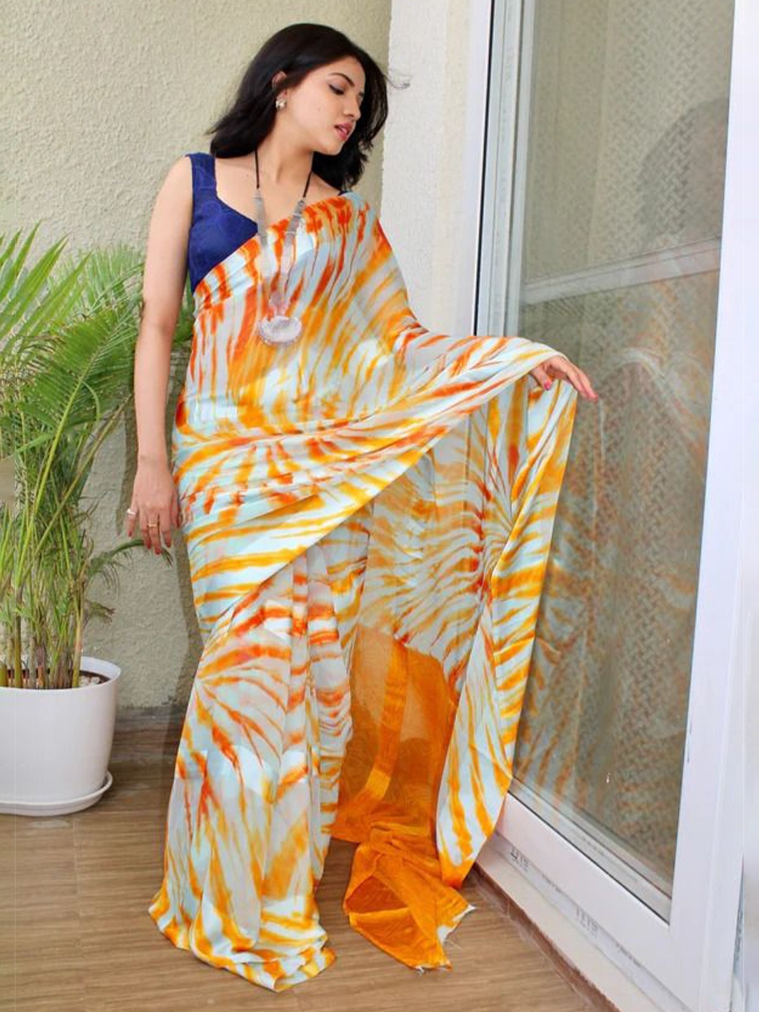 

SANJANA SILK Tie and Dye Printed Pure Georgette Saree, Green