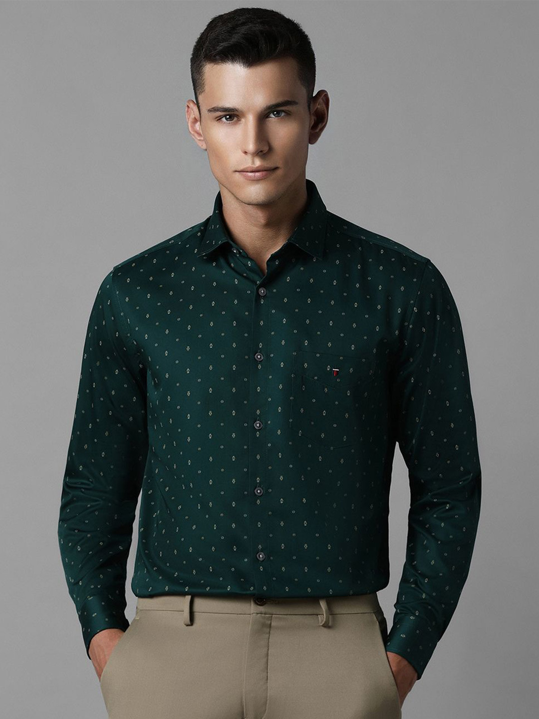 

Louis Philippe Sport Men Slim Fit Opaque Printed Casual Shirt, Green