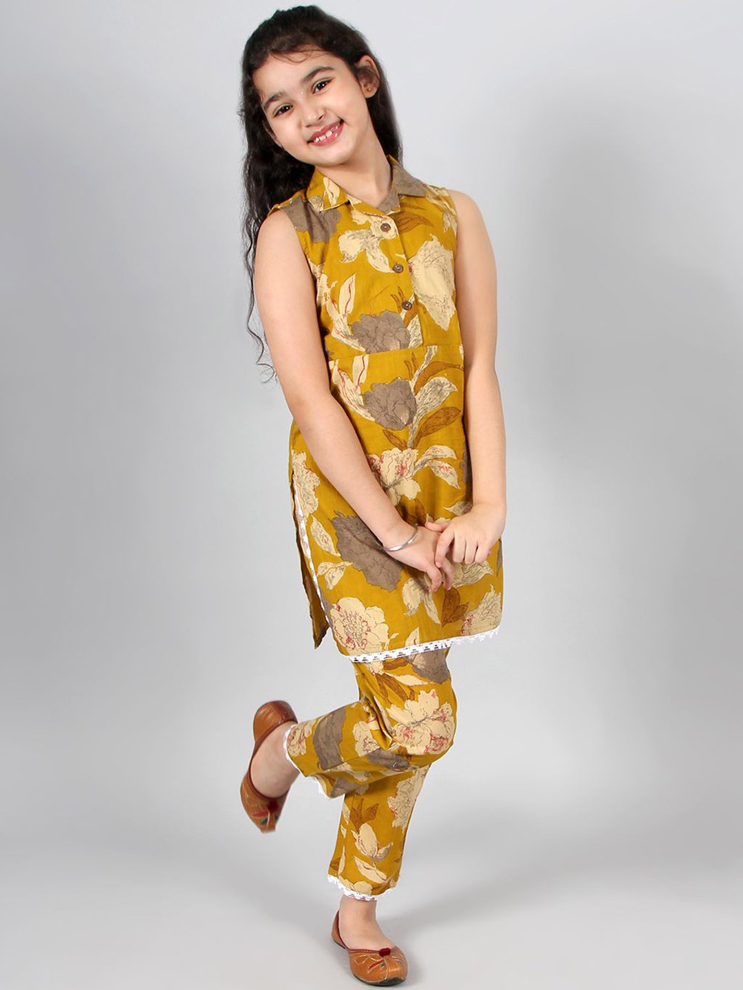 

INCLUD Girls Floral Printed Shirt Collar Kurti with Trousers, Mustard