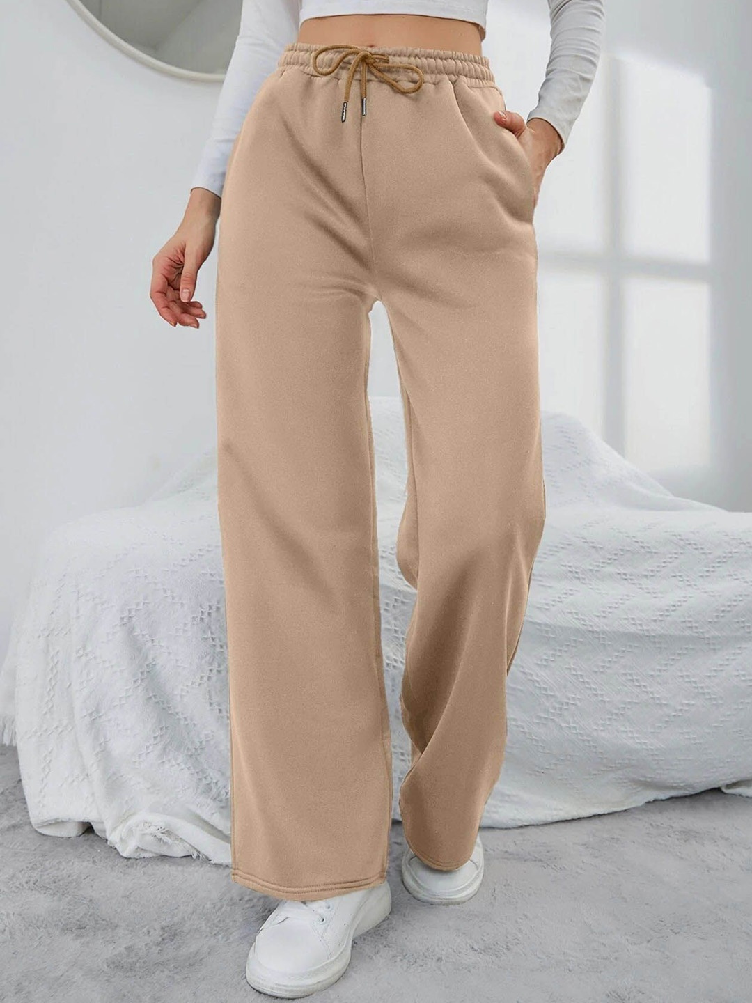 

FNOCKS Women Relaxed High-Rise Wrinkle Free Trousers, Beige