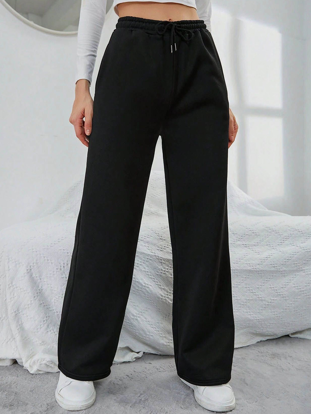

FNOCKS Women Relaxed High-Rise Wrinkle Free Trousers, Black