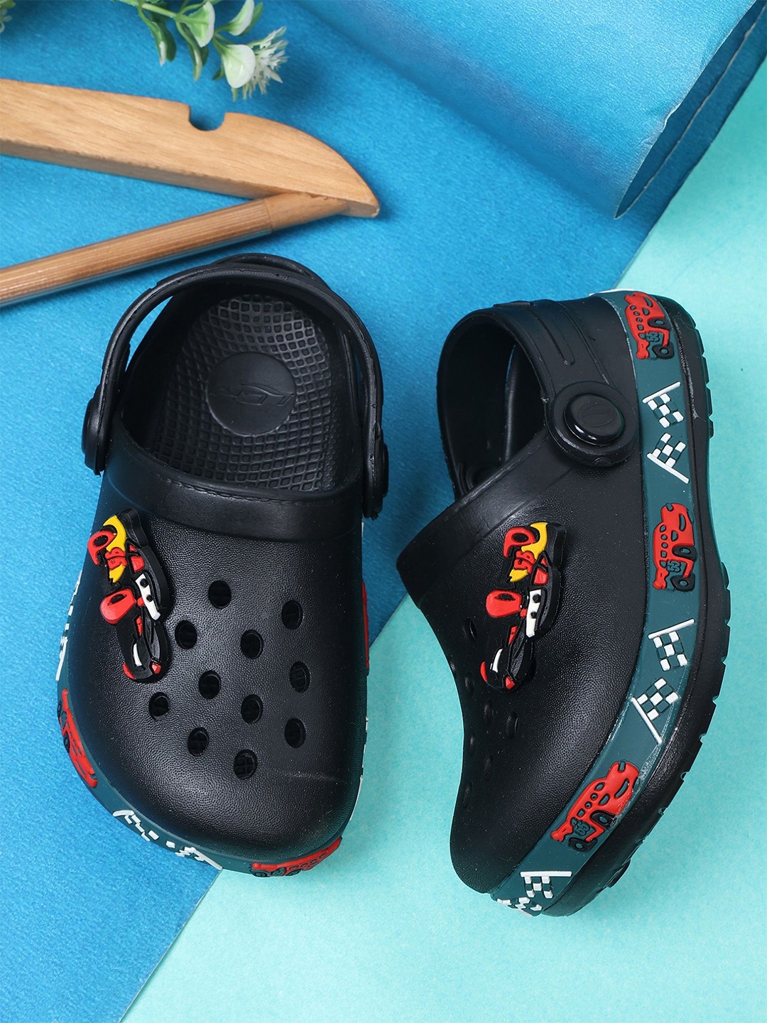 

Lancer Unisex Kids Self Design Rubber Clogs, Black