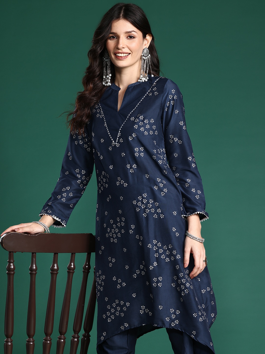 

Sangria Women Foil Ethnic Motifs Printed Gotta Patti Kurta with Trousers, Navy blue