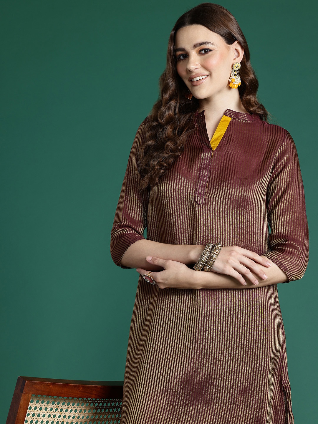 

Sangria Striped Regular Kurta With Trousers, Burgundy