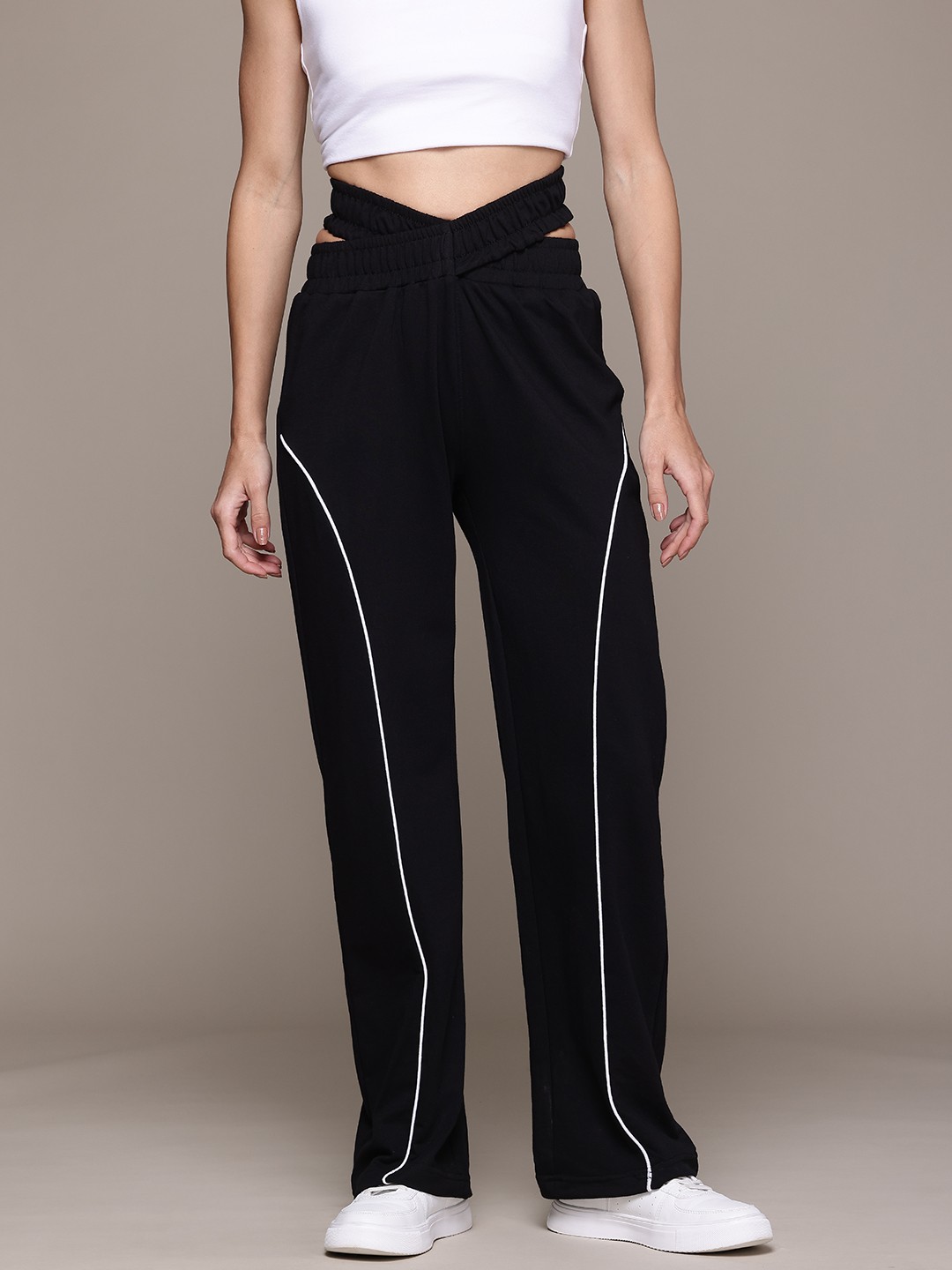 

The Roadster Lifestyle Co. Women Criss-Cross Waistband Relax Track Pants, Black