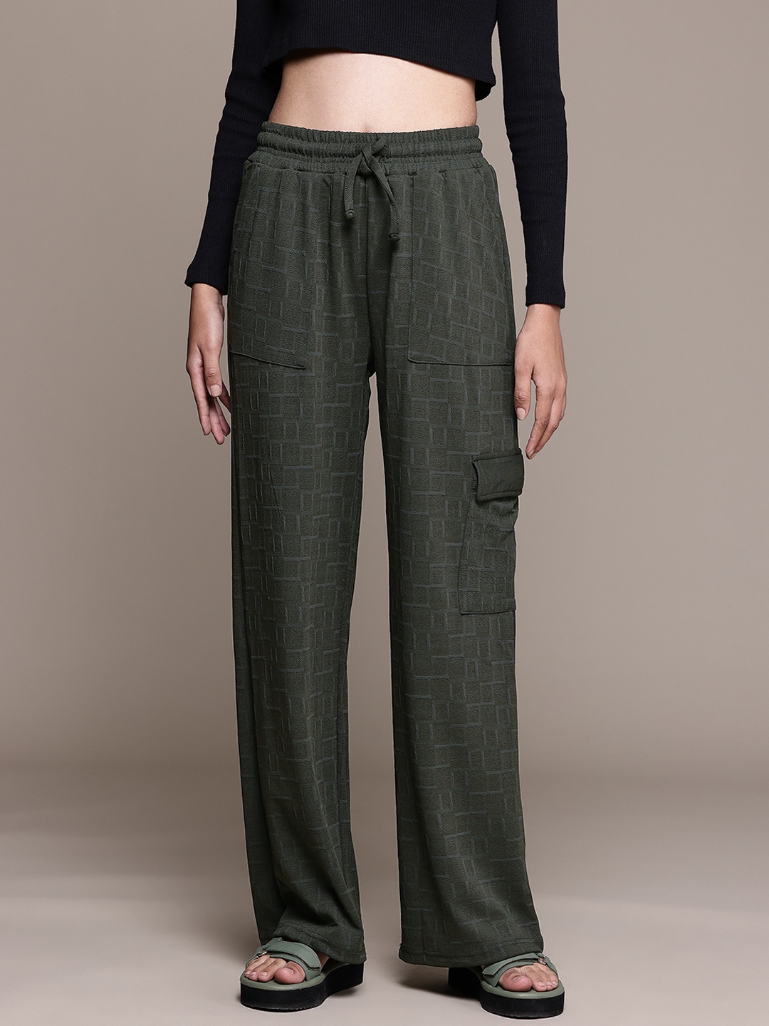 

The Roadster Lifestyle Co. Women Textured Straight Cargo-Style Track Pants, Olive