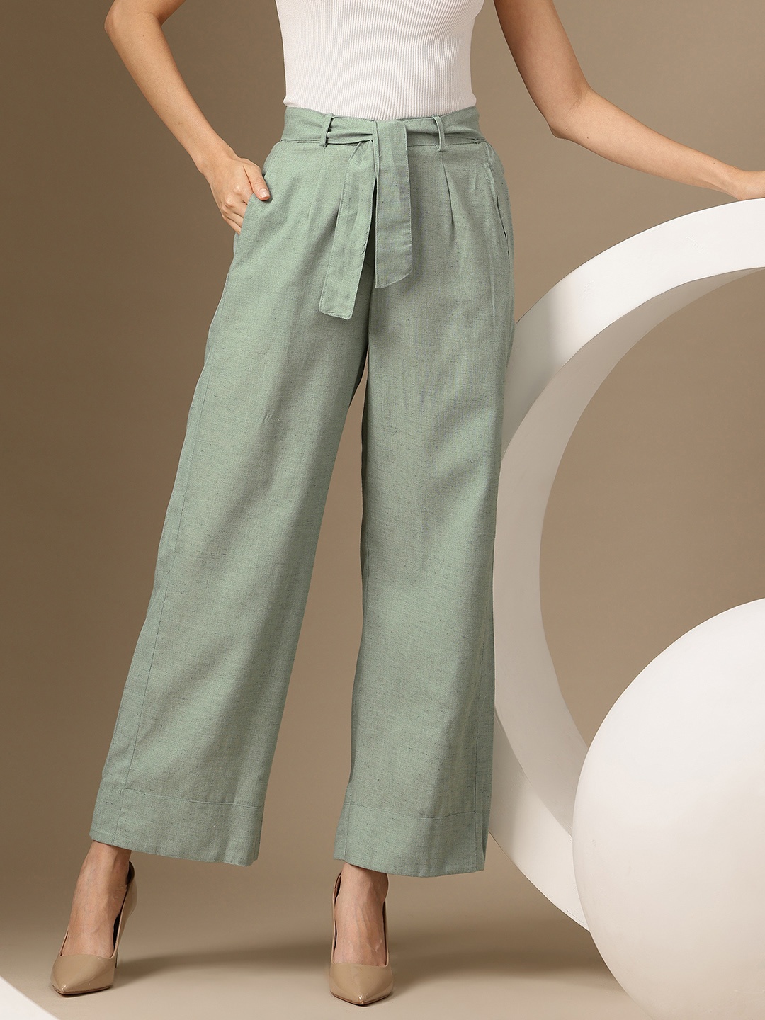 

Chemistry Women High-Rise Pleated Trousers with Belt, Green
