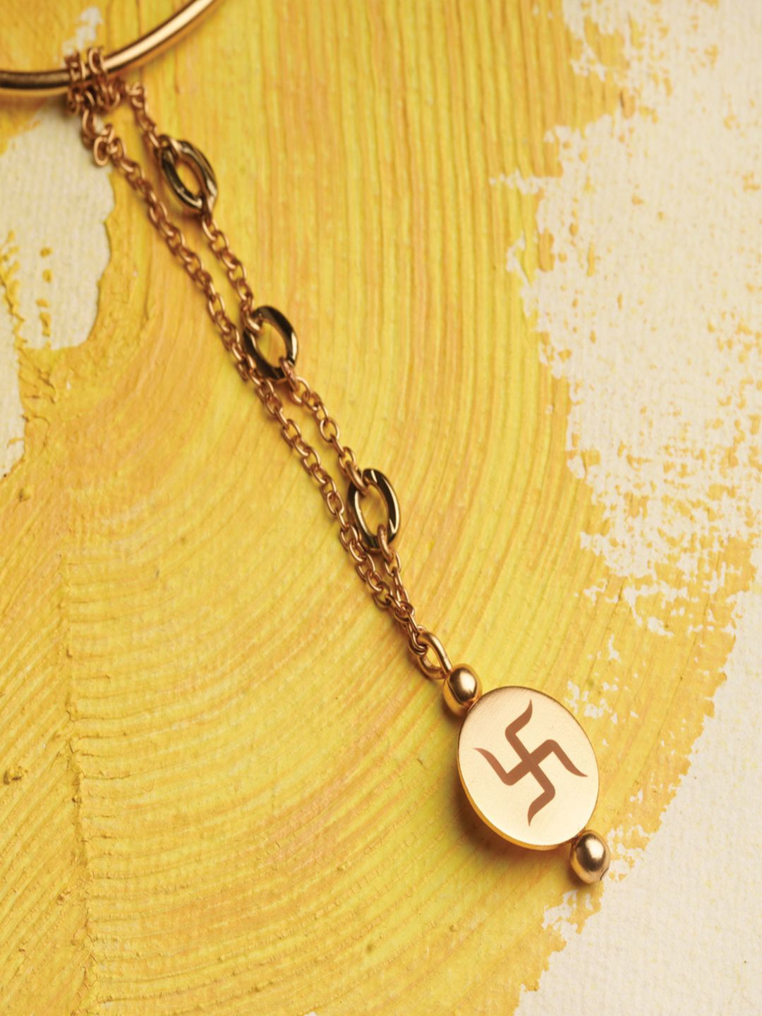 

Suhani Pittie Thread Rakhi, Gold